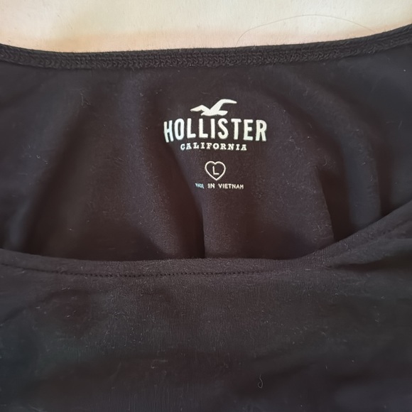 Hollister black long sleeves tee. Cropped with scoop back. Size large - Picture 3 of 3